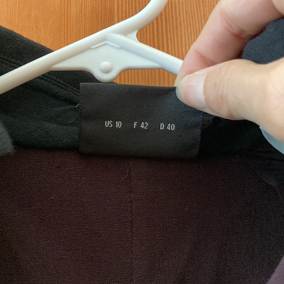 Akris black label size 10 black and maroon stand up collar jacket. - Picture 4 of 7